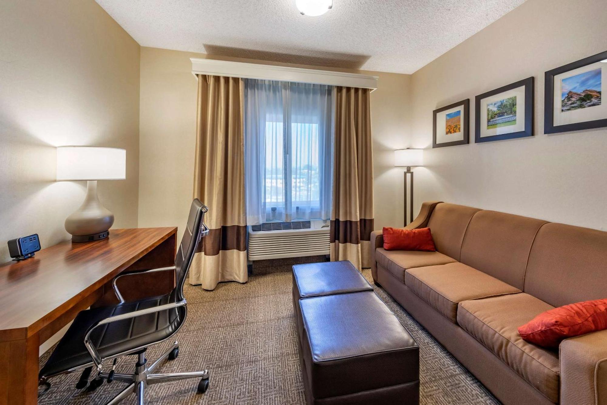 Comfort Suites Near Six Flags Magic Mountain Stevenson Ranch Eksteriør billede